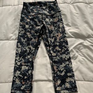 Lulu lemon Size 8 crop athletic pants